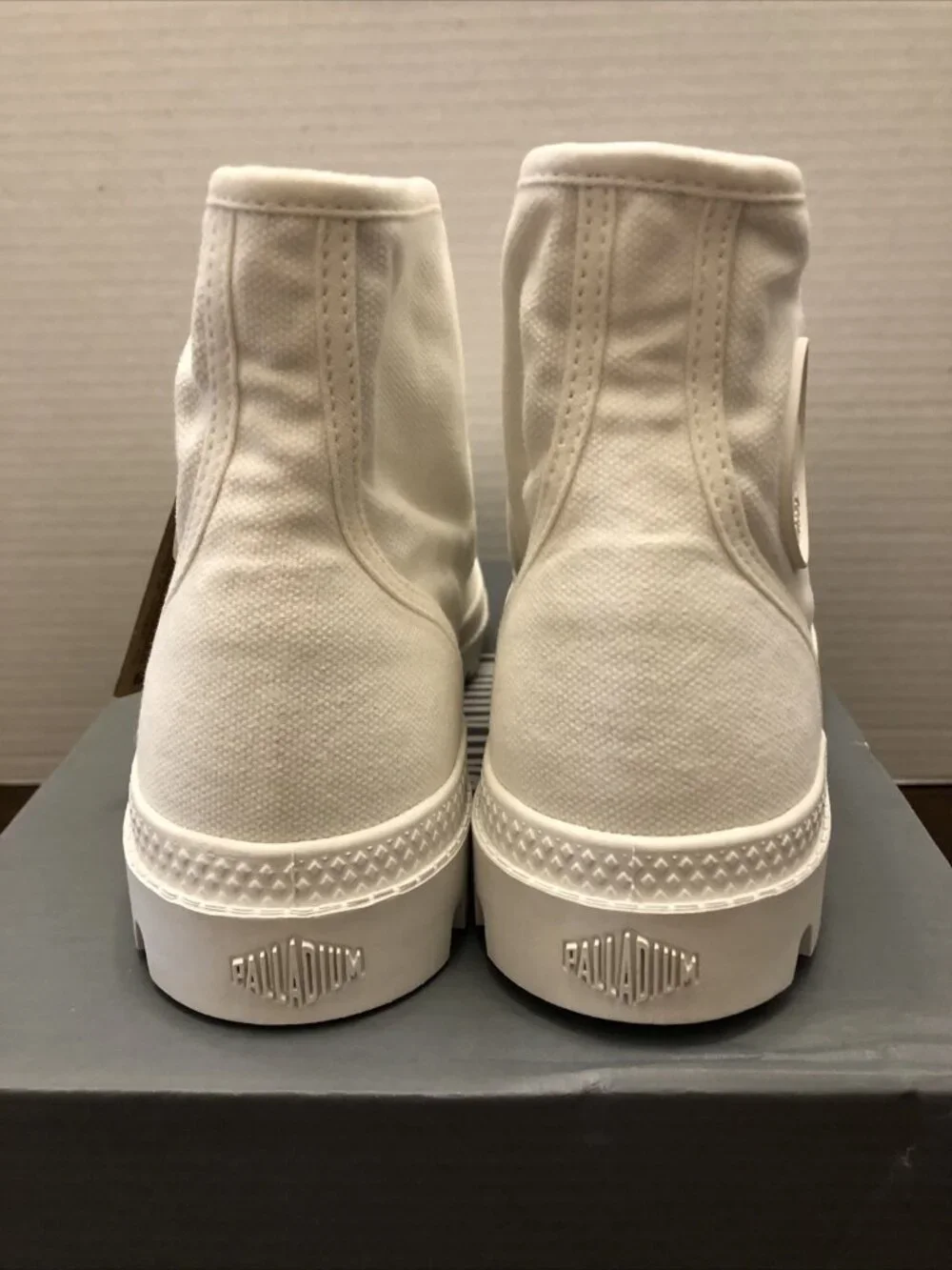 Palladium PAMPA HI in Star White Size 11